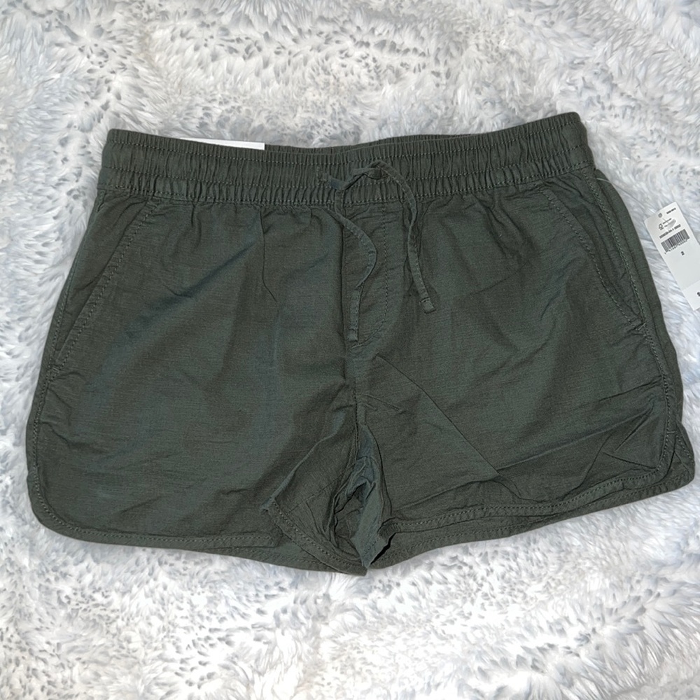 Pull on Gap Factory shorts.